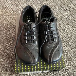 Clarks wave wheel black leather walking shoes